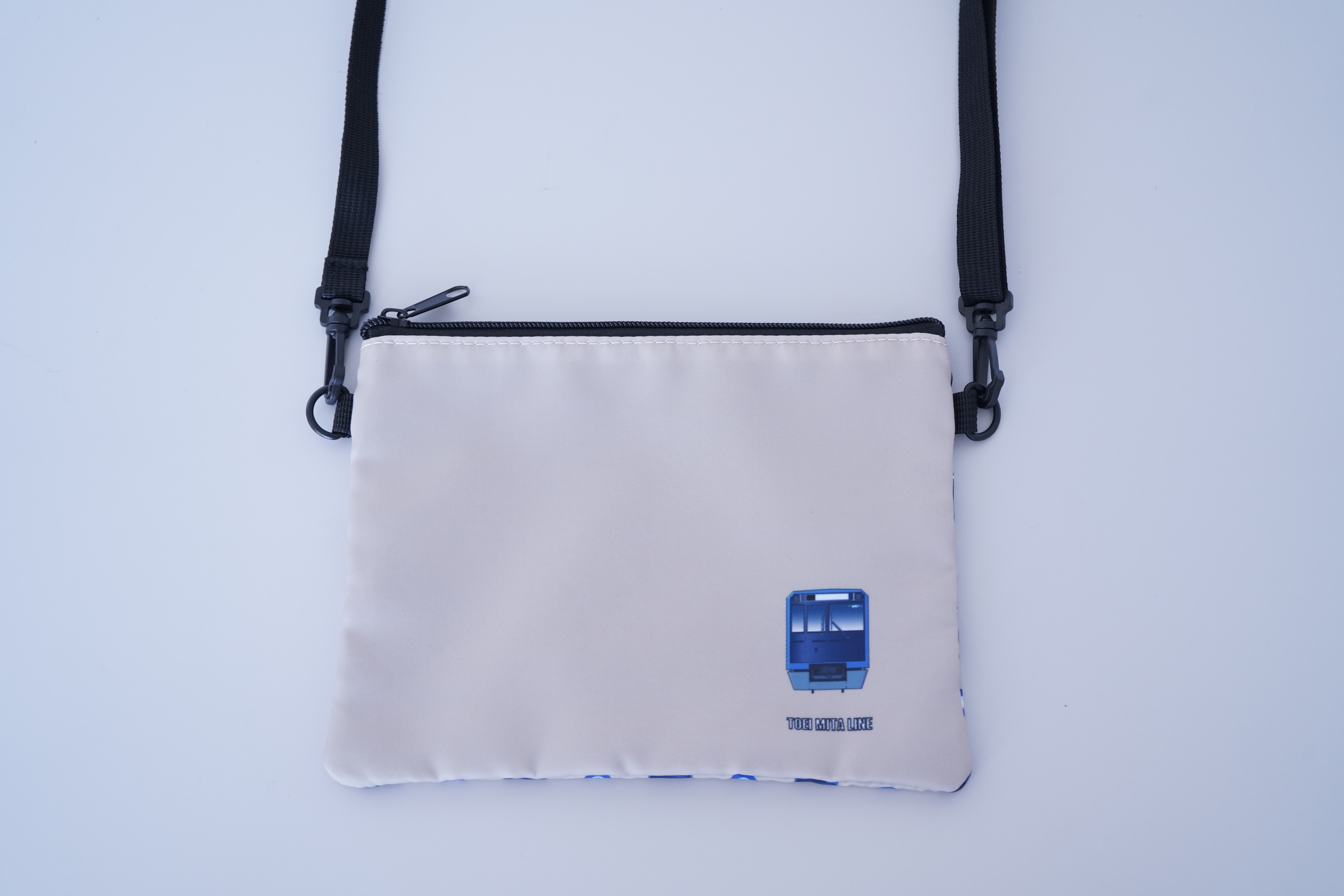 サコッシュ　都営三田線